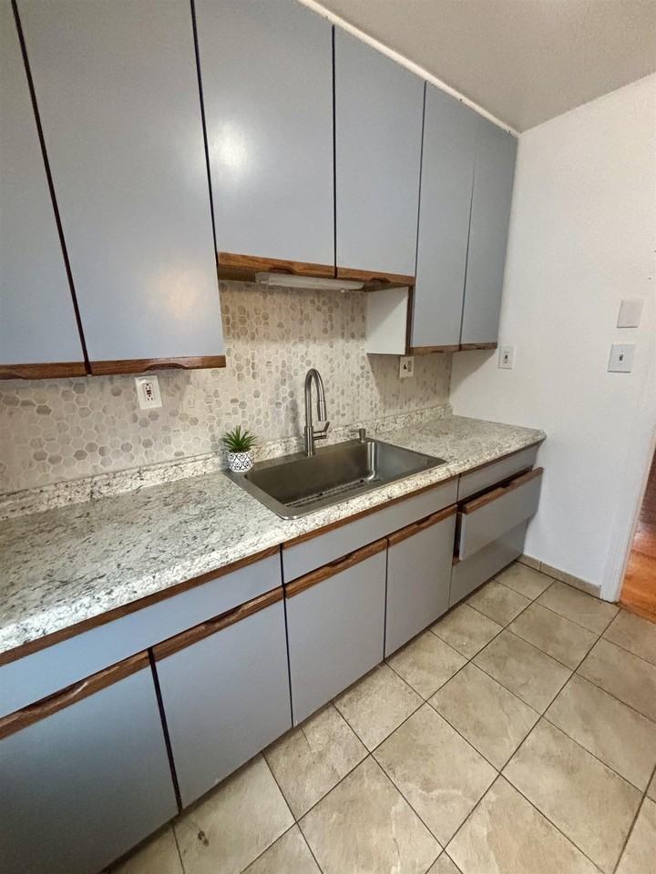 299 Wilson Ave - Photo 5 of 10