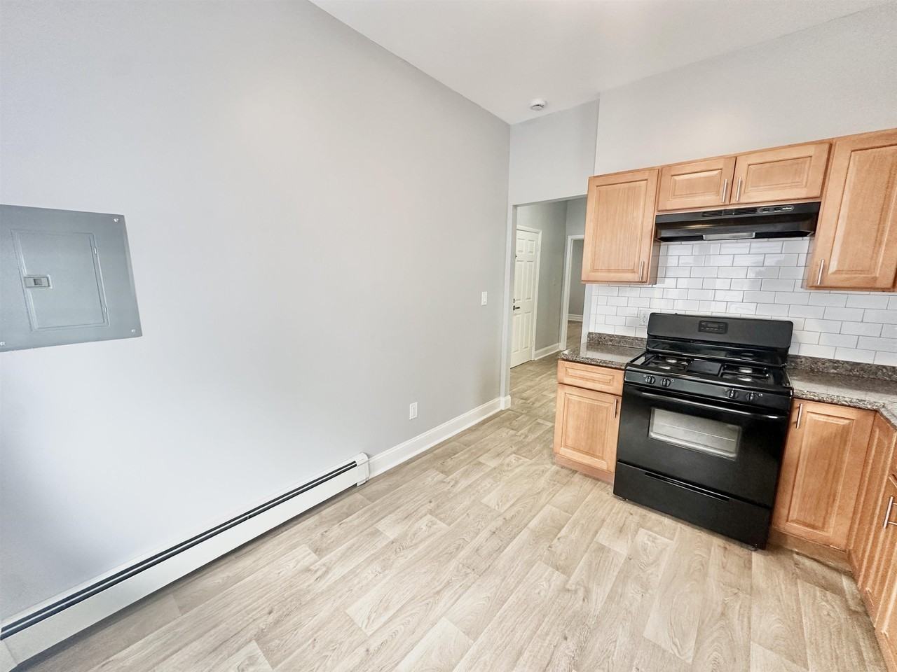 130 Grant Ave - Photo 4 of 18