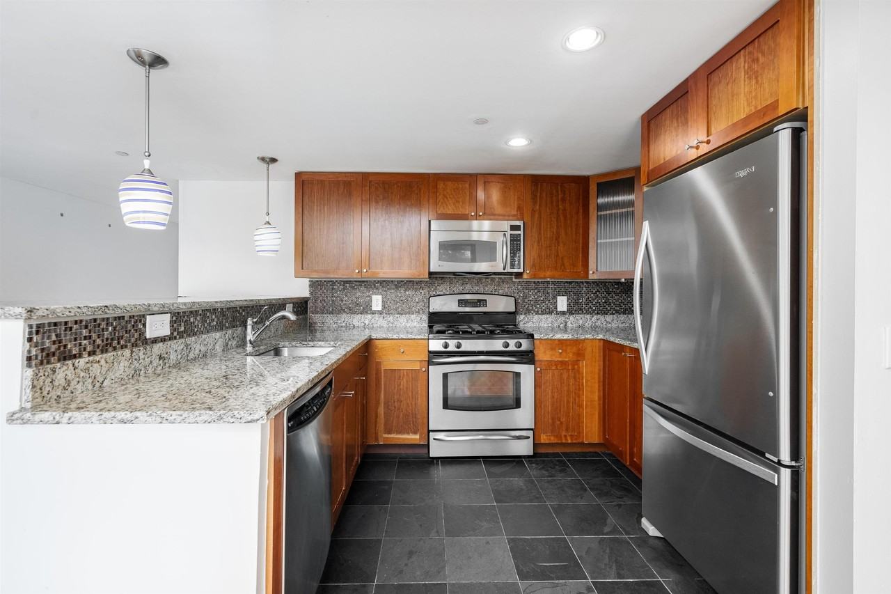 700 Grove St #5K - Photo 2 of 25