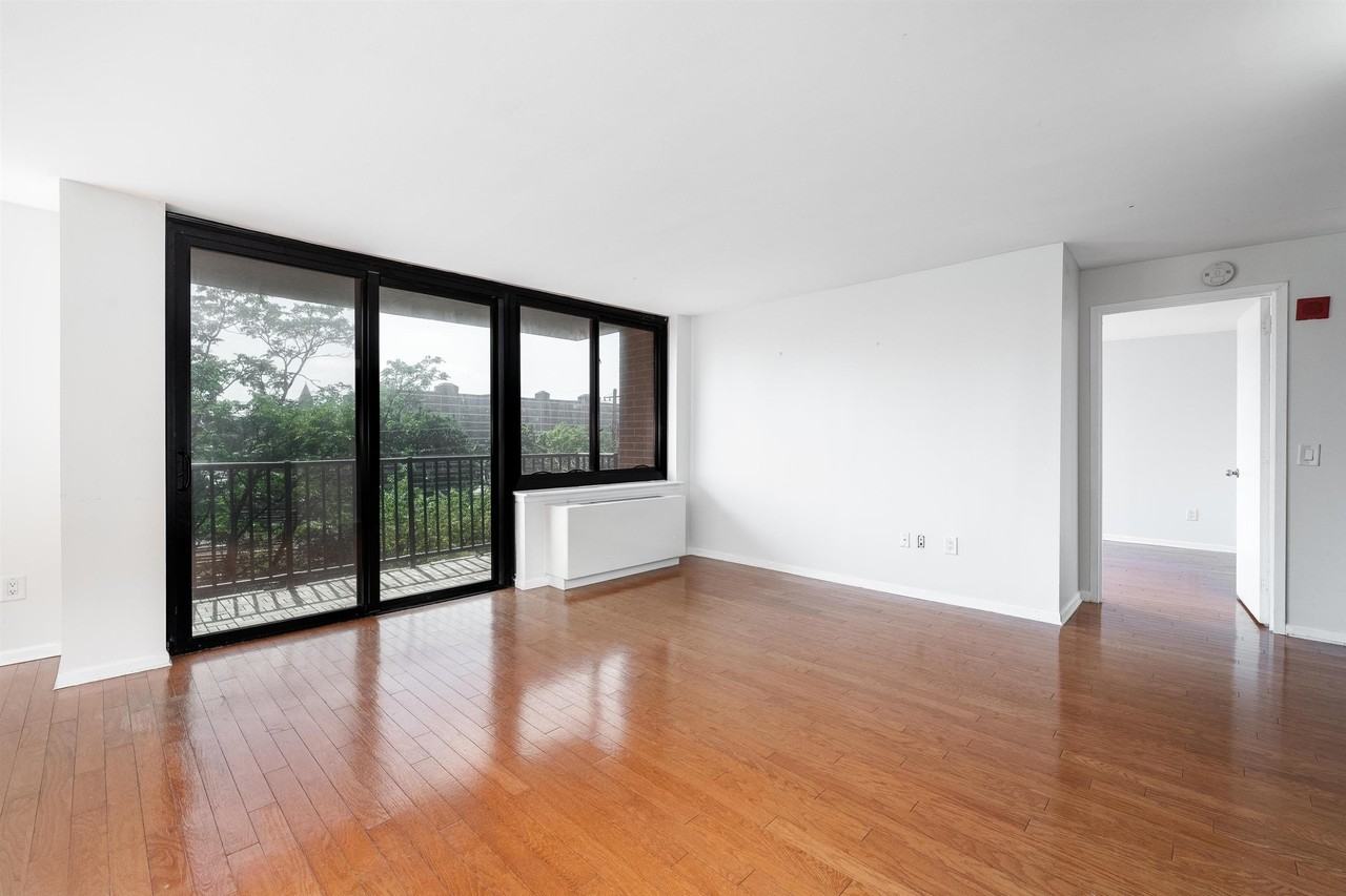 700 Grove St #5K - Photo 4 of 25