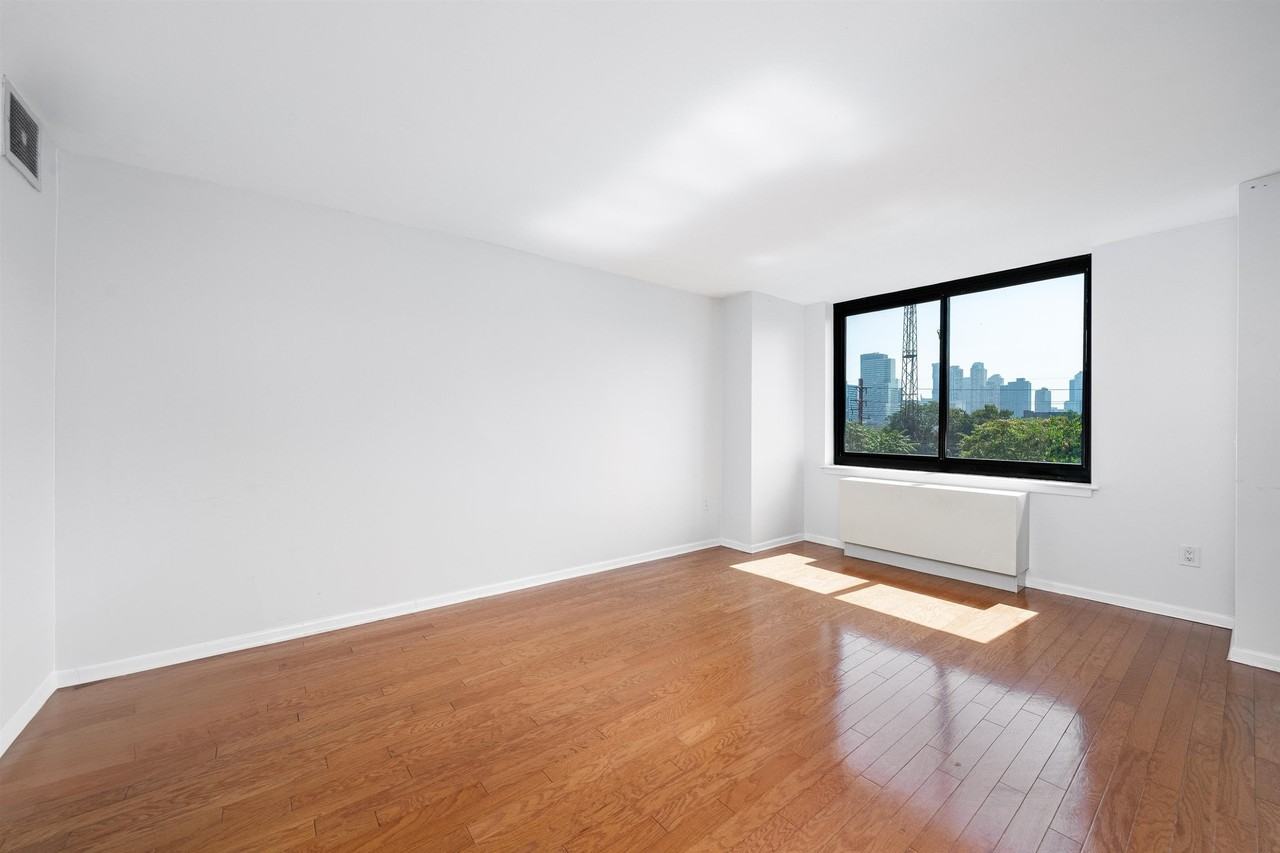 700 Grove St #5K - Photo 5 of 25