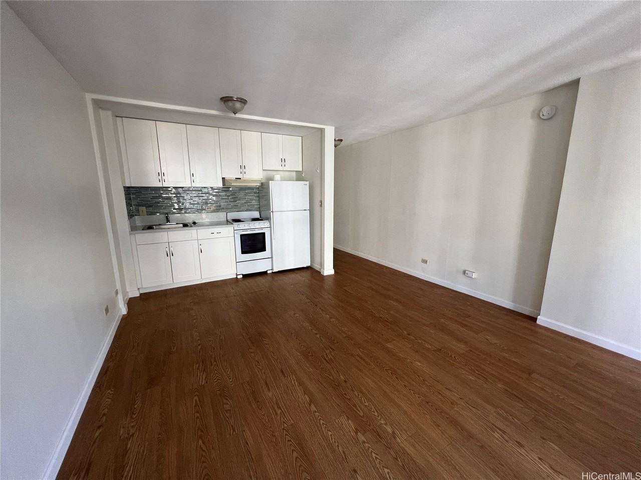 2345 Ala Wai Blvd Apt 809 #809 - Photo 2 of 11