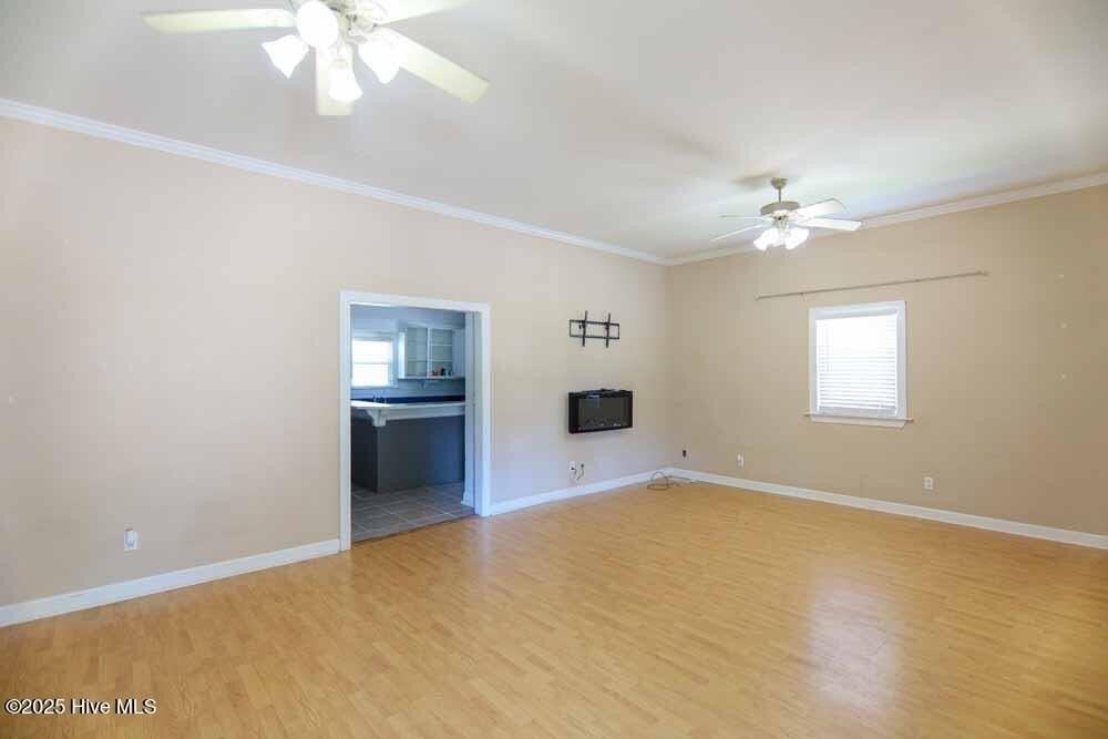 417 Third St - Photo 5 of 31