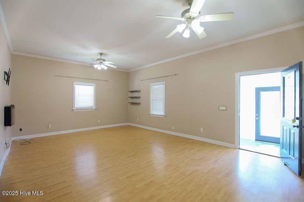 417 Third St - Photo 6 of 31