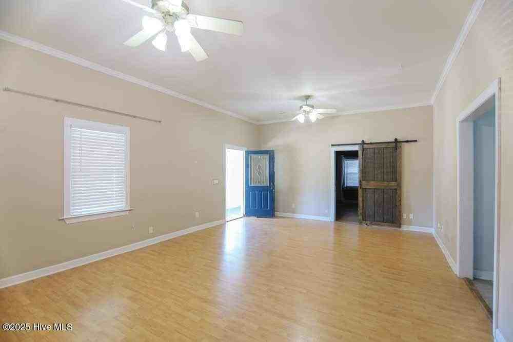 417 Third St - Photo 7 of 31