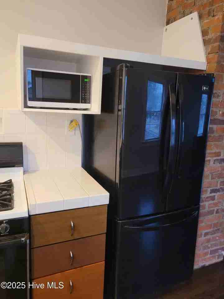 1901 Nun St - Photo 6 of 17