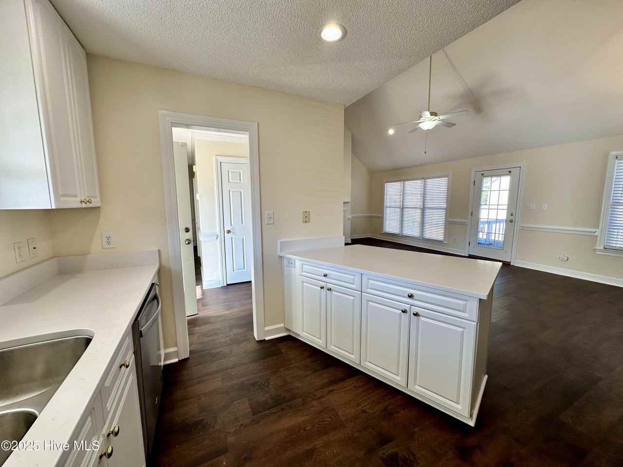 2710 Tonya Ct - Photo 7 of 20