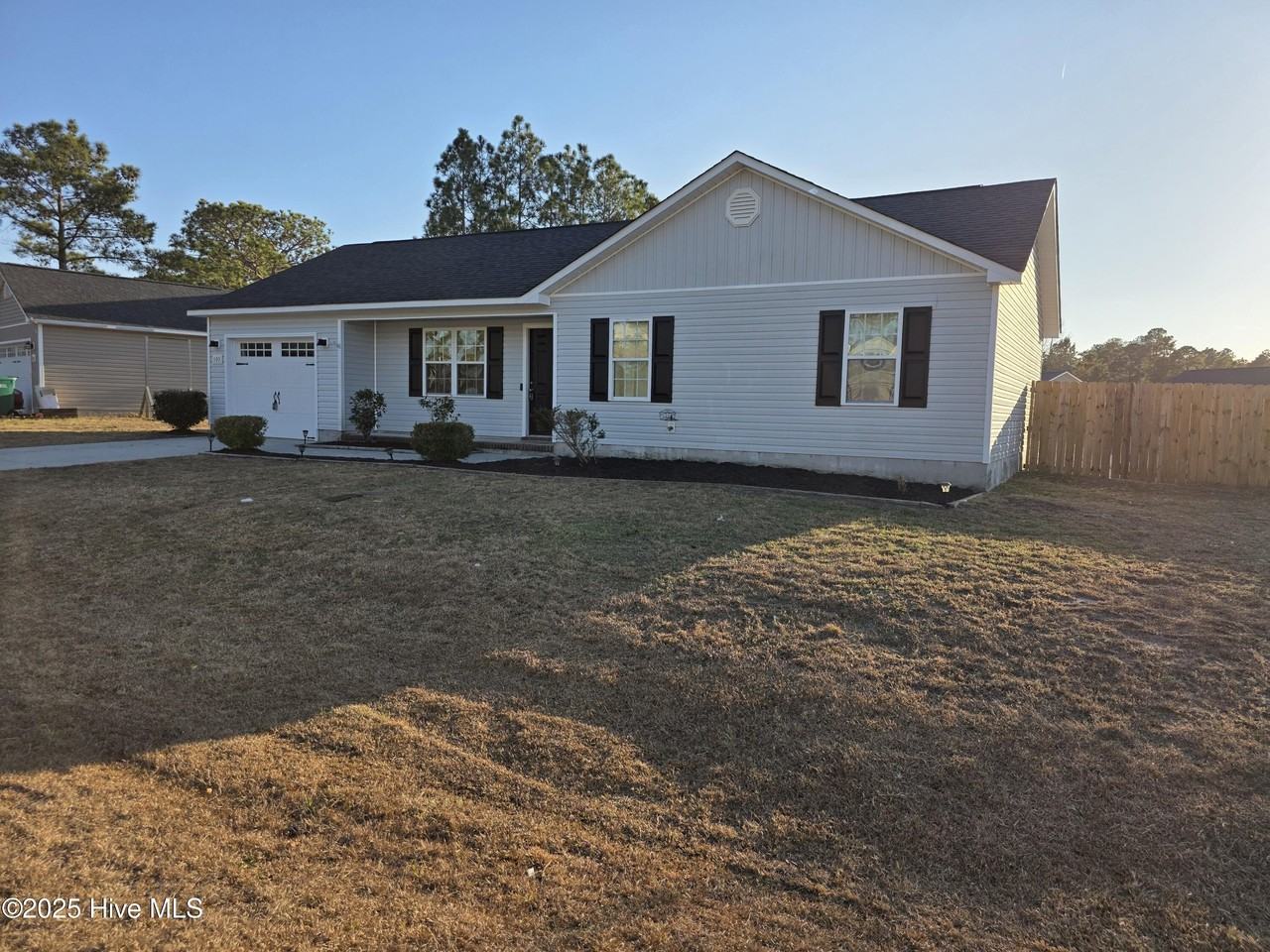 105 Marina Leigh Dr - Photo 2 of 19