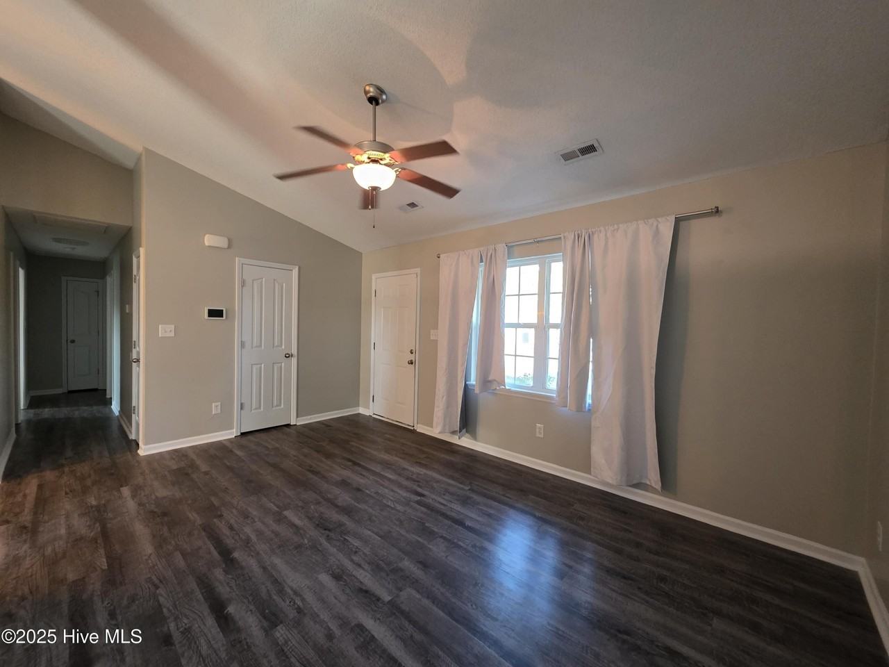 105 Marina Leigh Dr - Photo 4 of 19