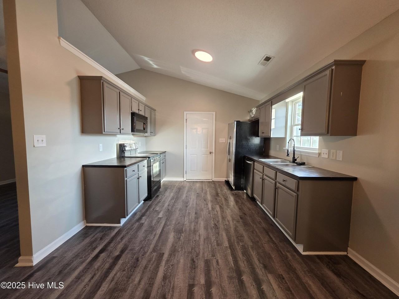 105 Marina Leigh Dr - Photo 7 of 19