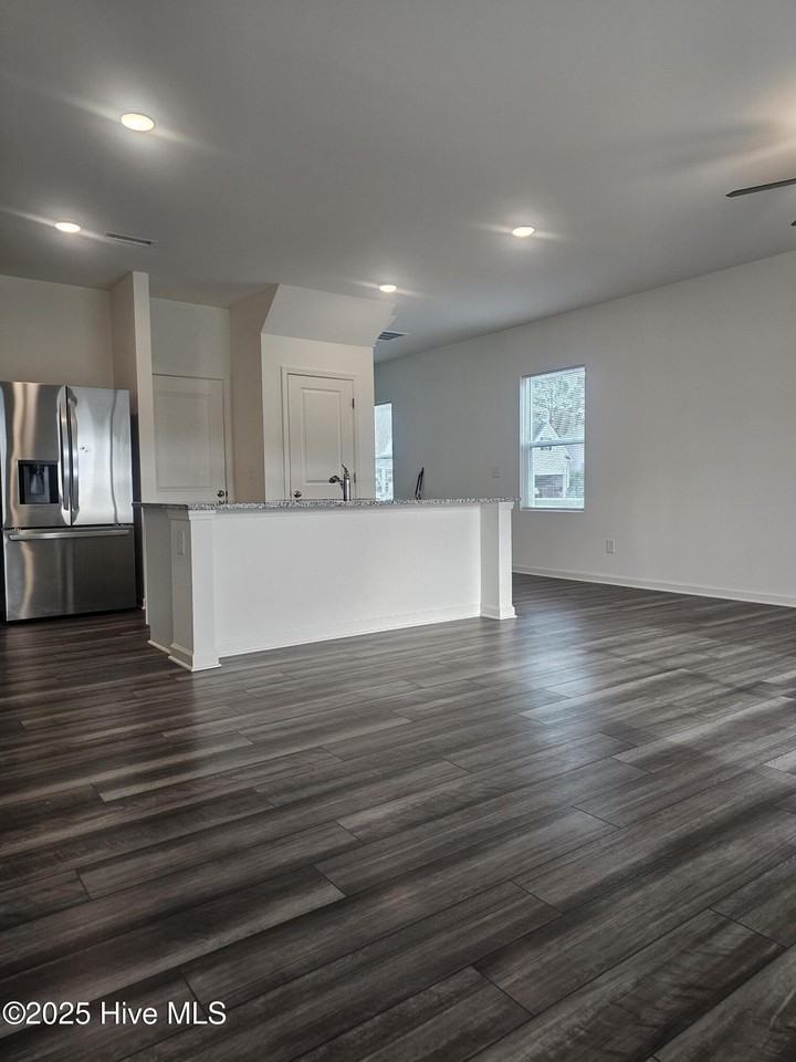 3413 Baybrooke Dr W Apt A #A - Photo 3 of 31