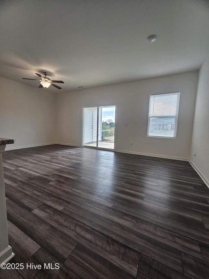 3413 Baybrooke Dr W Apt A #A - Photo 4 of 31