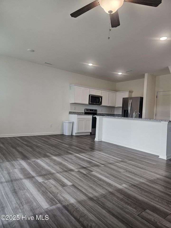 3413 Baybrooke Dr W Apt A #A - Photo 5 of 31