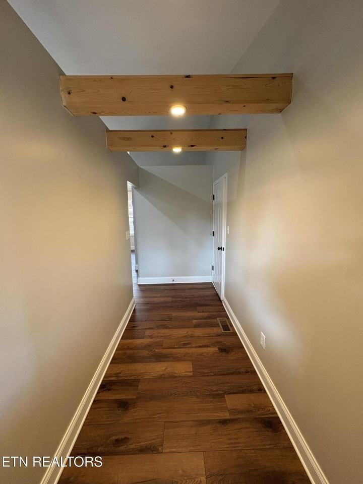 130 Hillsborough Ln - Photo 4 of 19