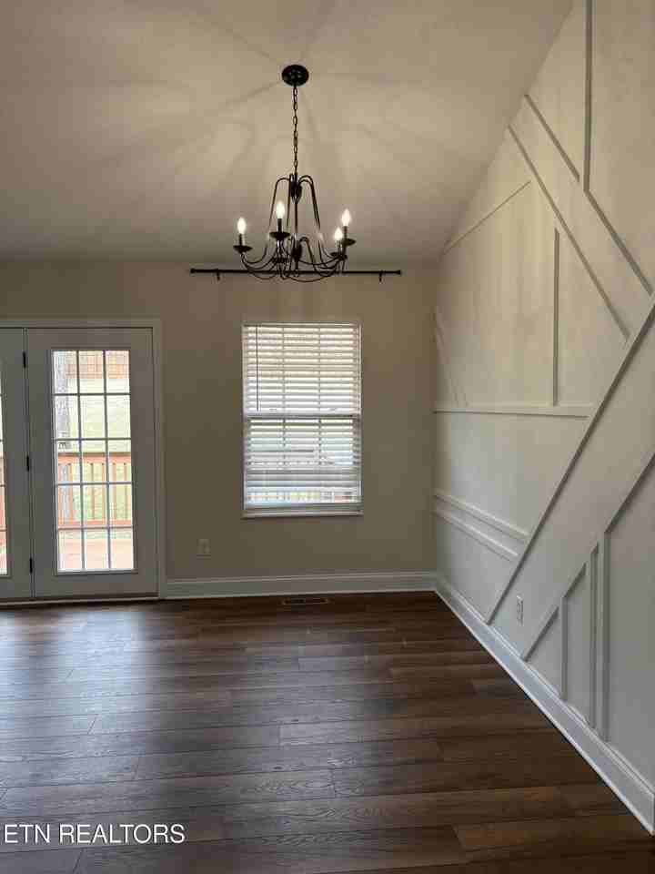 130 Hillsborough Ln - Photo 6 of 19