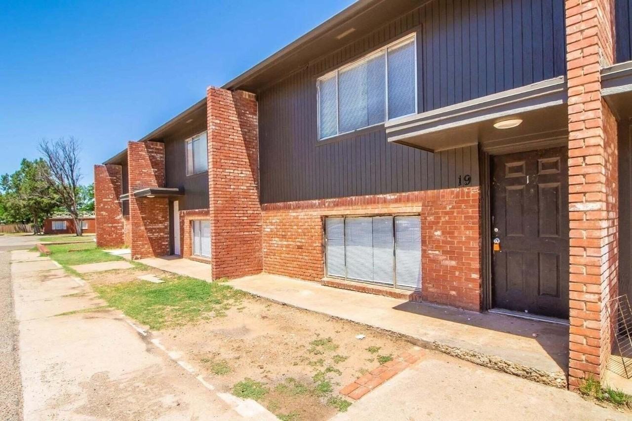 1303 65th St - Photo 2 of 11