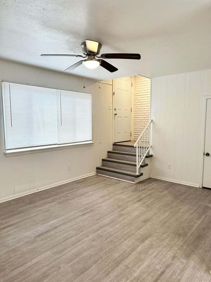 1303 65th St - Photo 3 of 11