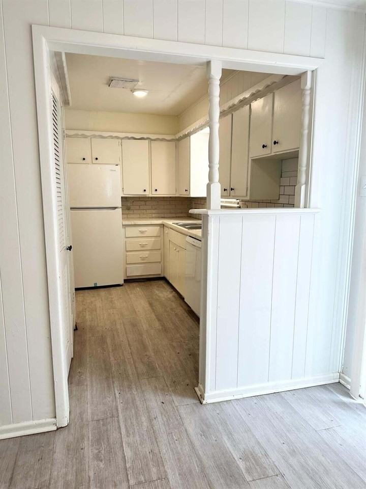 1303 65th St - Photo 5 of 11