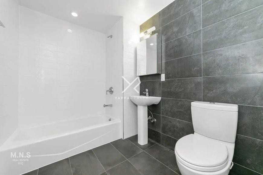 39 E 21st St - Photo 5 of 10