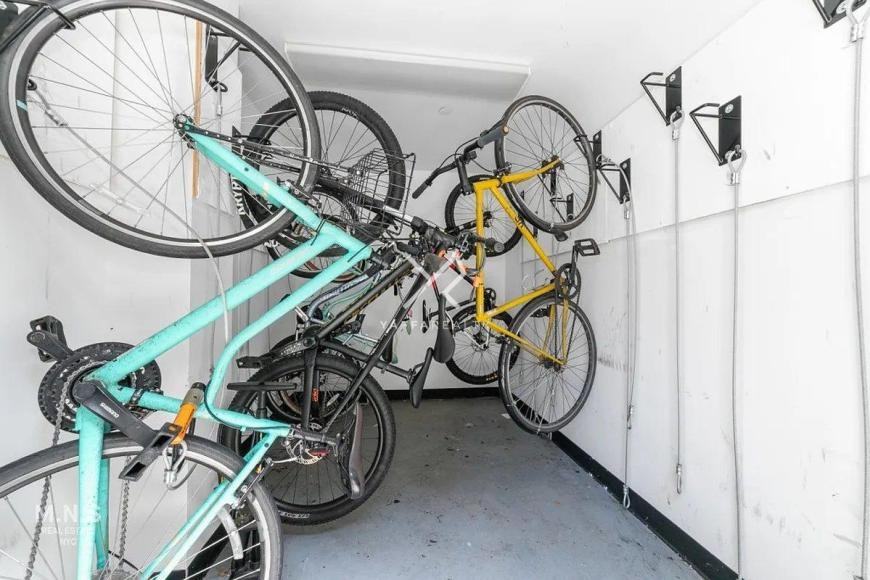 39 E 21st St - Photo 6 of 10