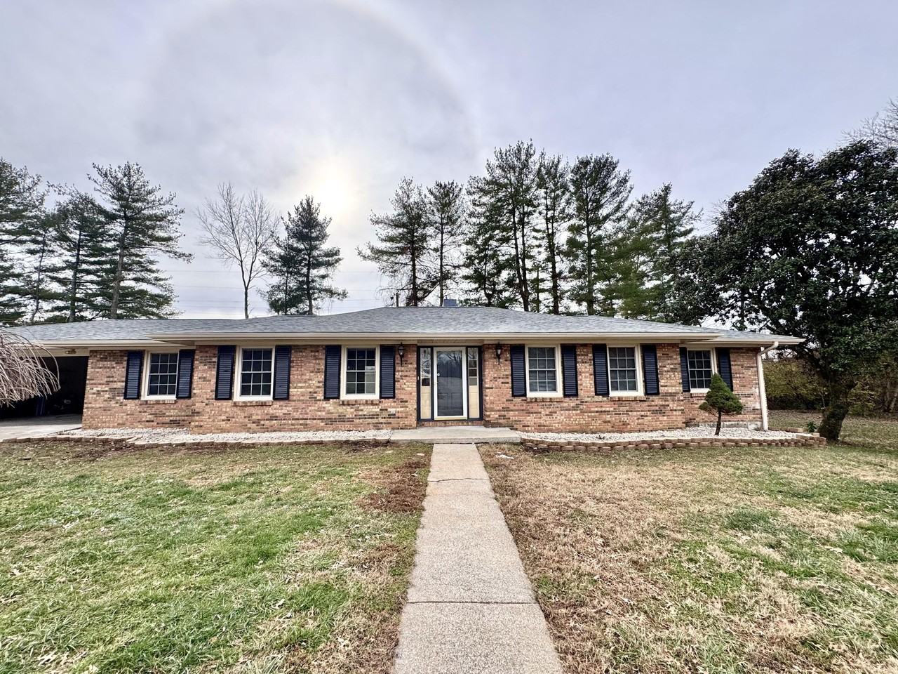 303 Robin Dr - Photo 2 of 27