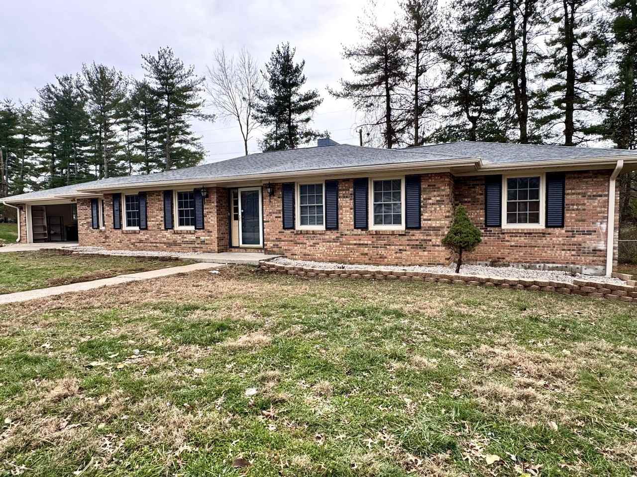 303 Robin Dr - Photo 3 of 27