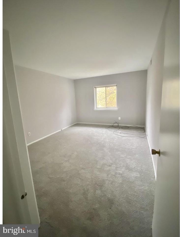 7UNIT Rockford Rd - Photo 6 of 11