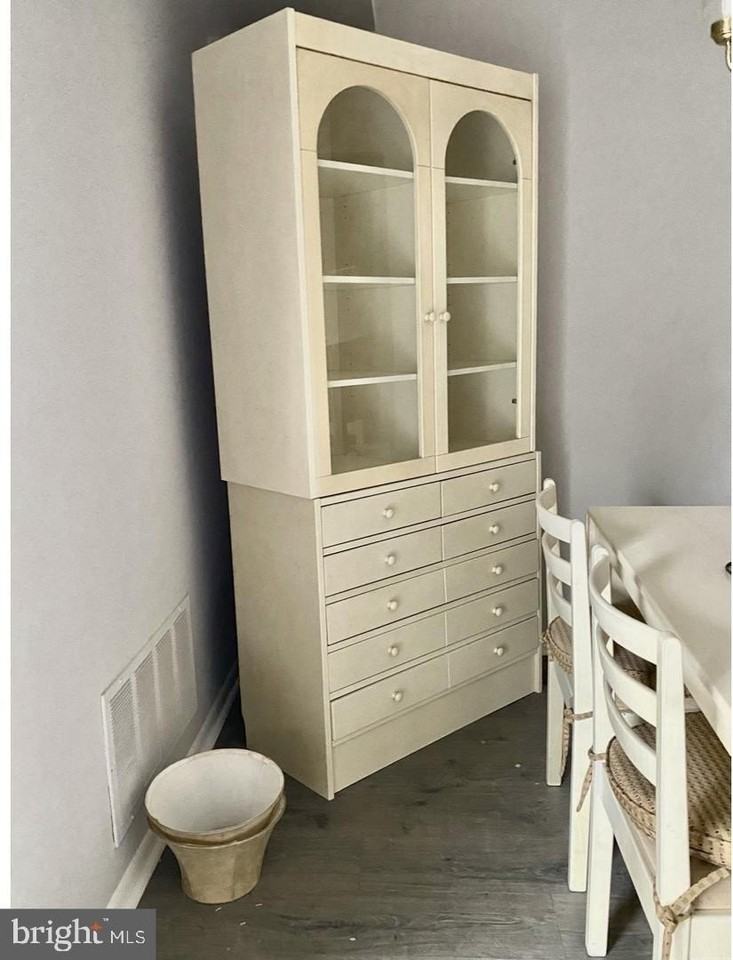 7UNIT Rockford Rd - Photo 7 of 11