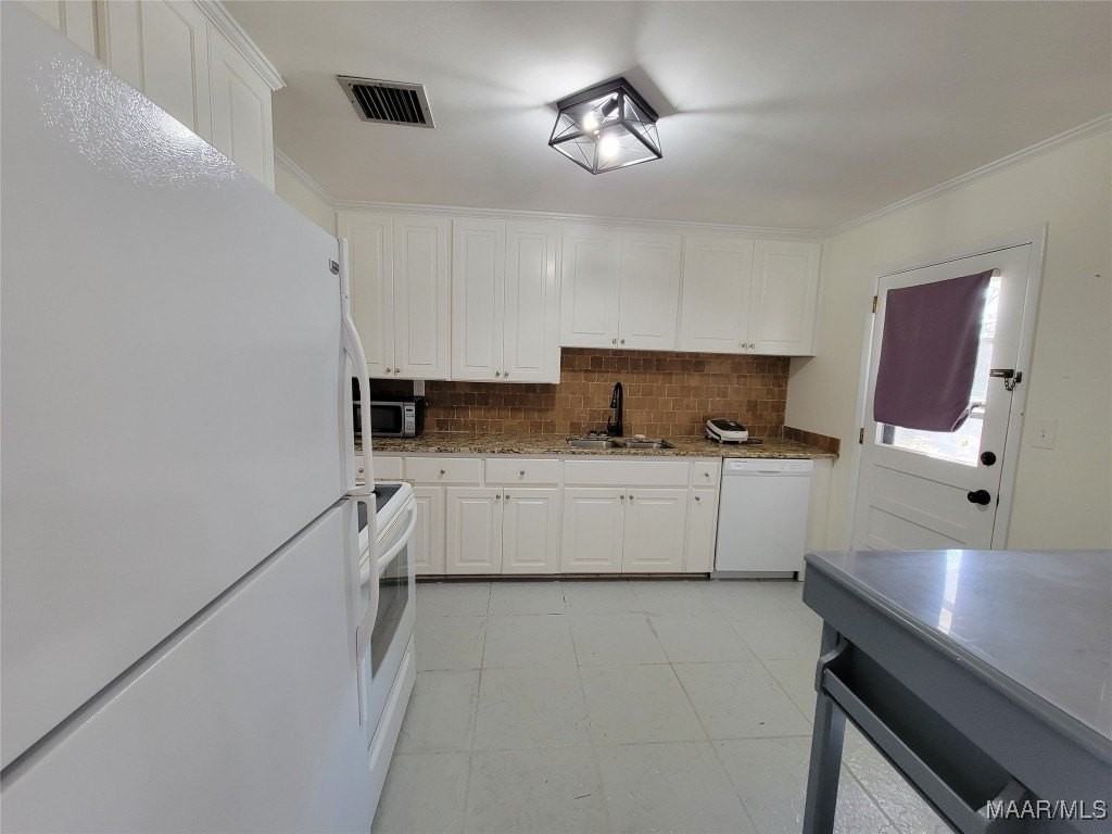 1010 Loch Haven Rd - Photo 7 of 13