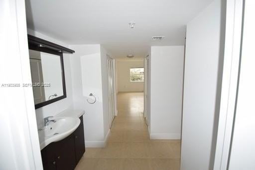 4137 Stirling Rd #304 - Photo 7 of 8