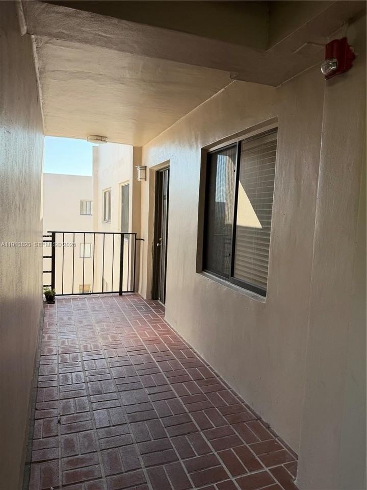 8540 Sw 133rd Avenue Rd #407 - Photo 3 of 12