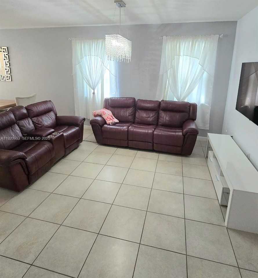 11433 Sw 251st St - Photo 4 of 19