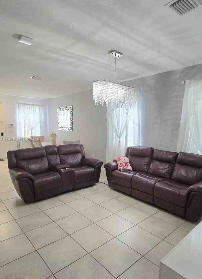 11433 Sw 251st St - Photo 5 of 19