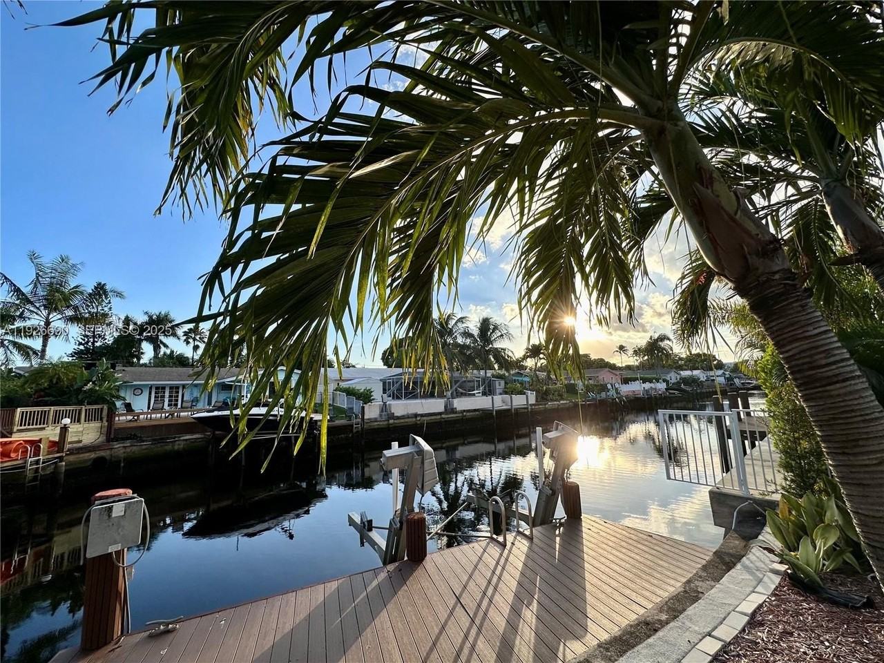 1478 Ne 57th St - Photo 4 of 31