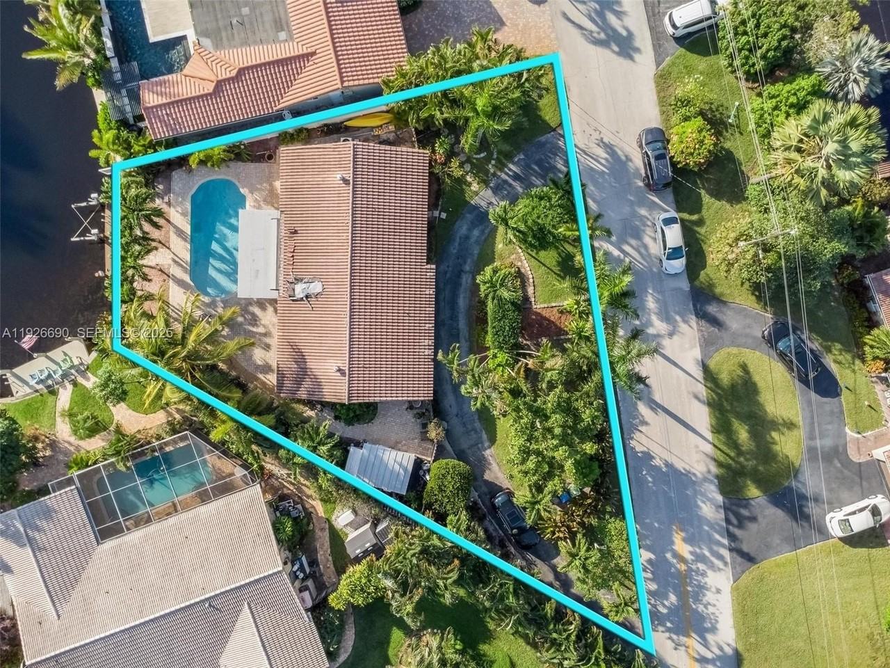 1478 Ne 57th St - Photo 6 of 31