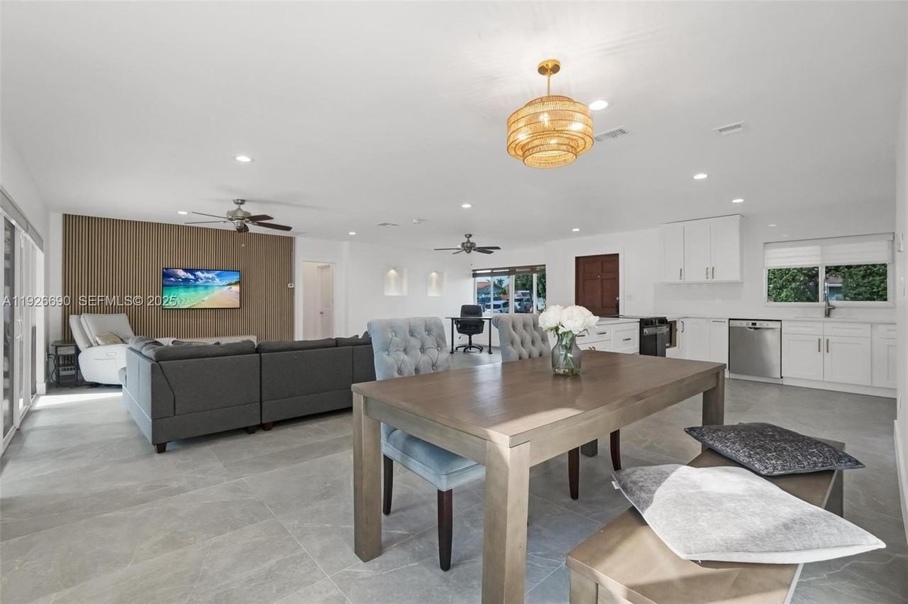 1478 Ne 57th St - Photo 7 of 31