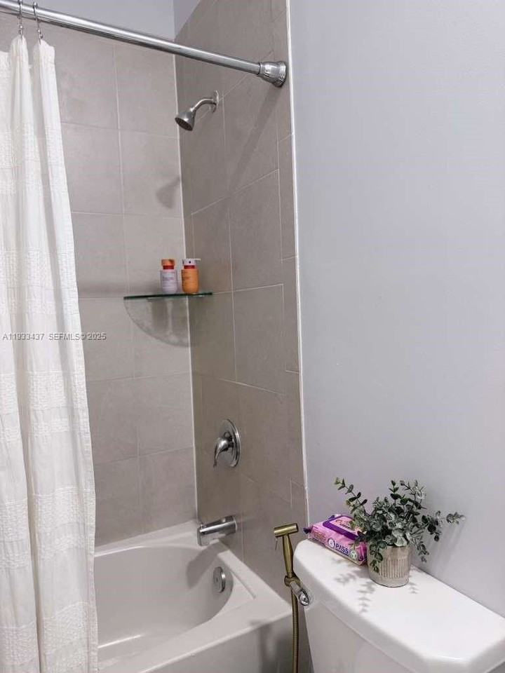 10598 W 33rd Ct - Photo 3 of 25