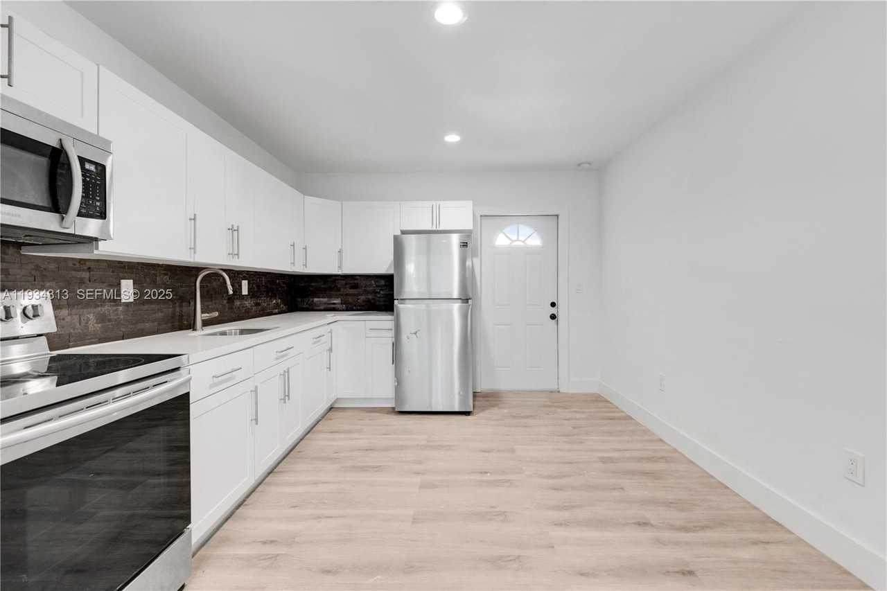 2512 Ne 182nd Ter #1 - Photo 2 of 24