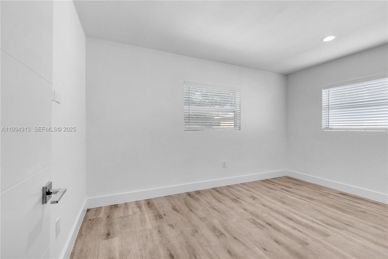 2512 Ne 182nd Ter #1 - Photo 7 of 24