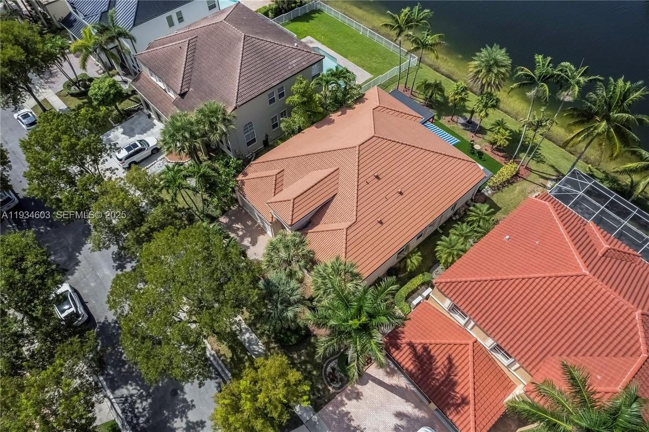 5046 Sw 162nd Ave #0 - Photo 3 of 43