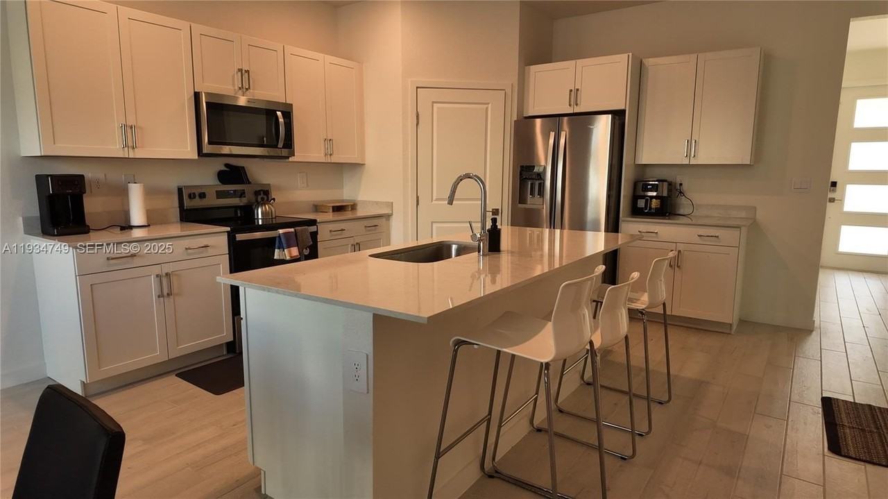 12913 Sw 265th Ter #1 - Photo 6 of 22