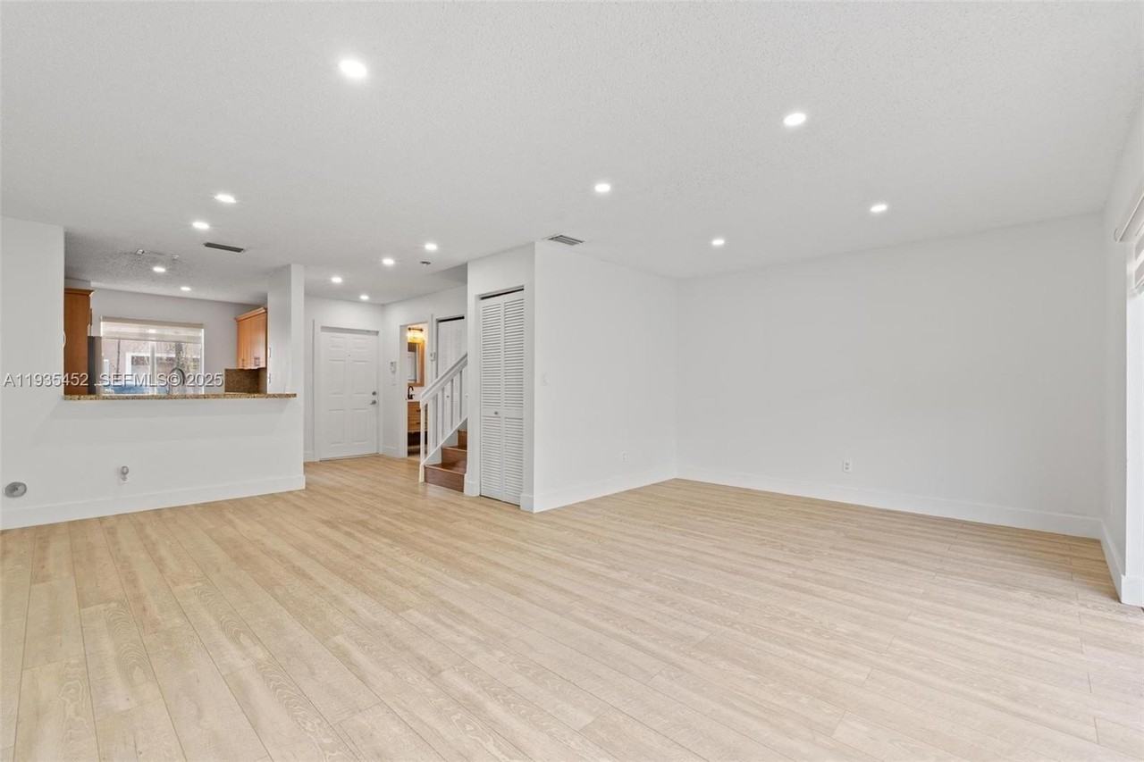 13925 Sw 175th Ter - Photo 2 of 20