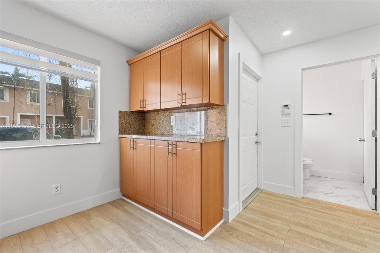 13925 Sw 175th Ter - Photo 4 of 20