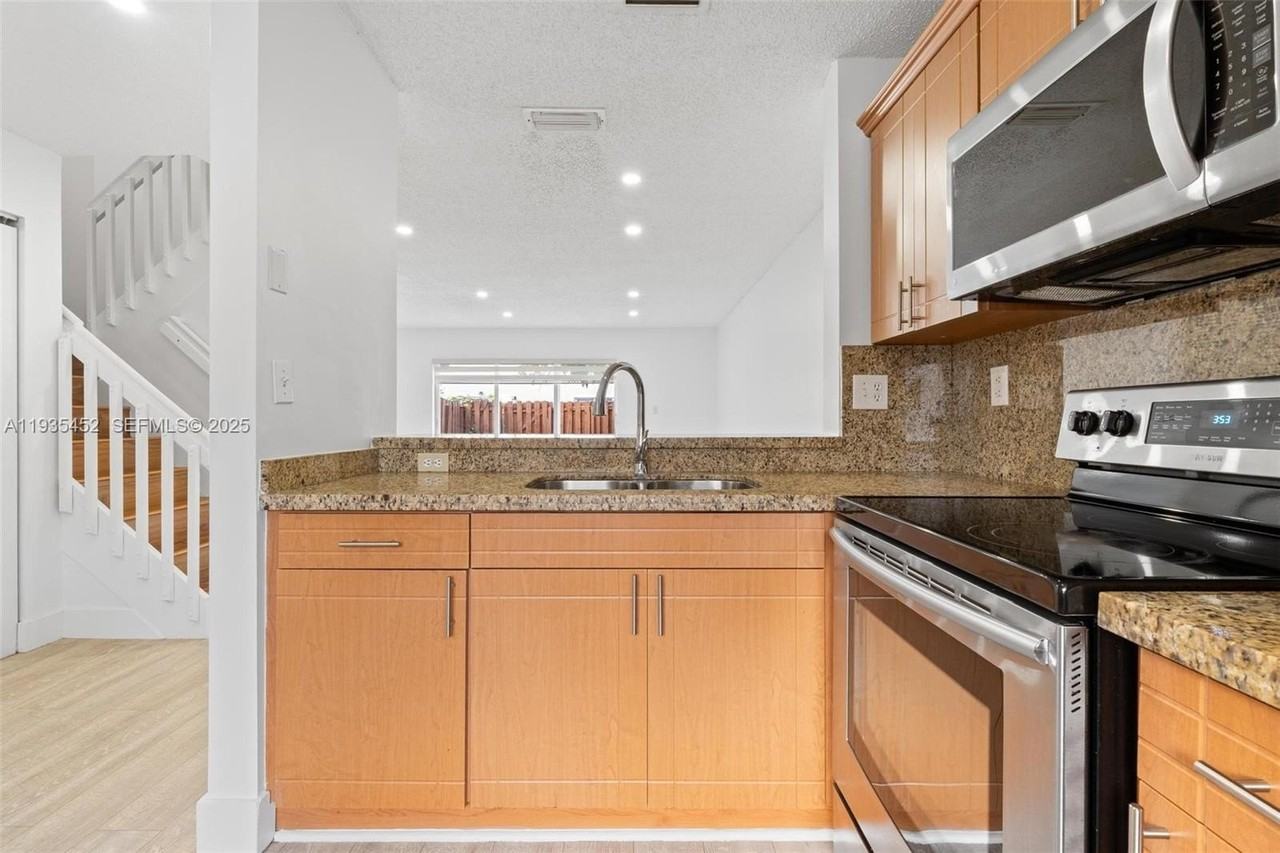 13925 Sw 175th Ter - Photo 5 of 20