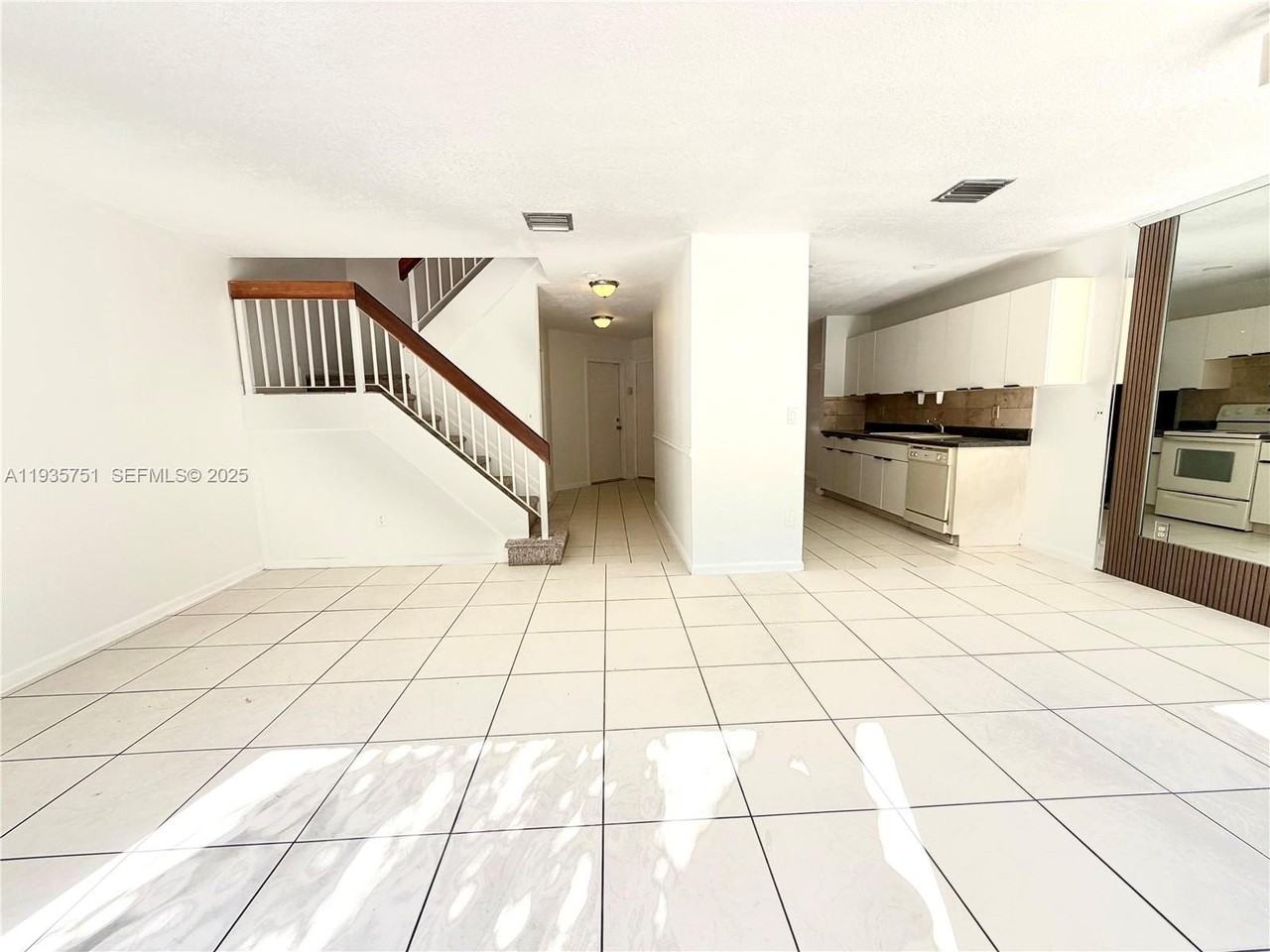 13922 Sw 102nd Ln - Photo 2 of 20