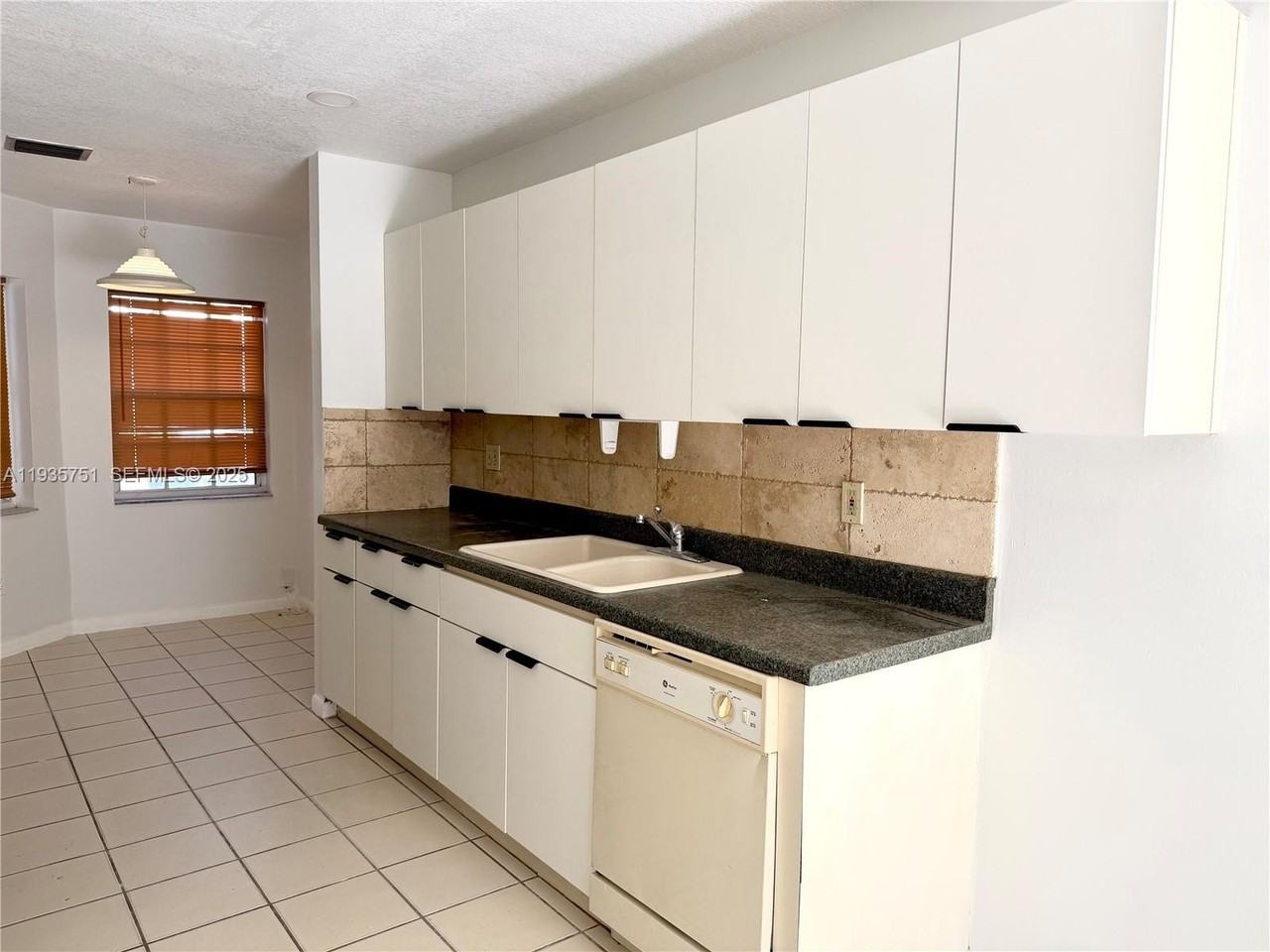 13922 Sw 102nd Ln - Photo 6 of 20