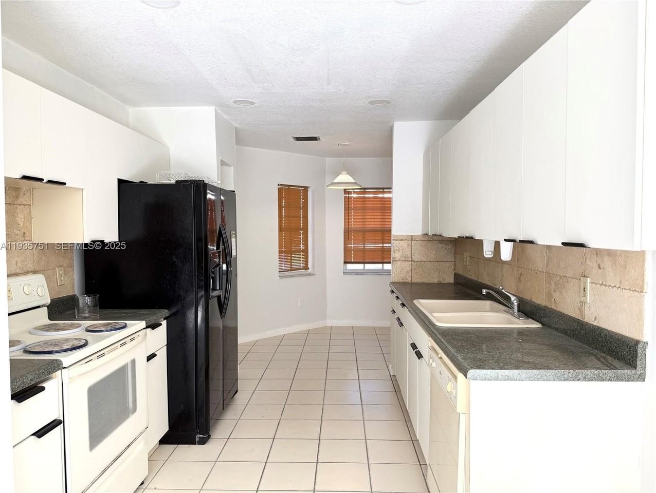 13922 Sw 102nd Ln - Photo 7 of 20