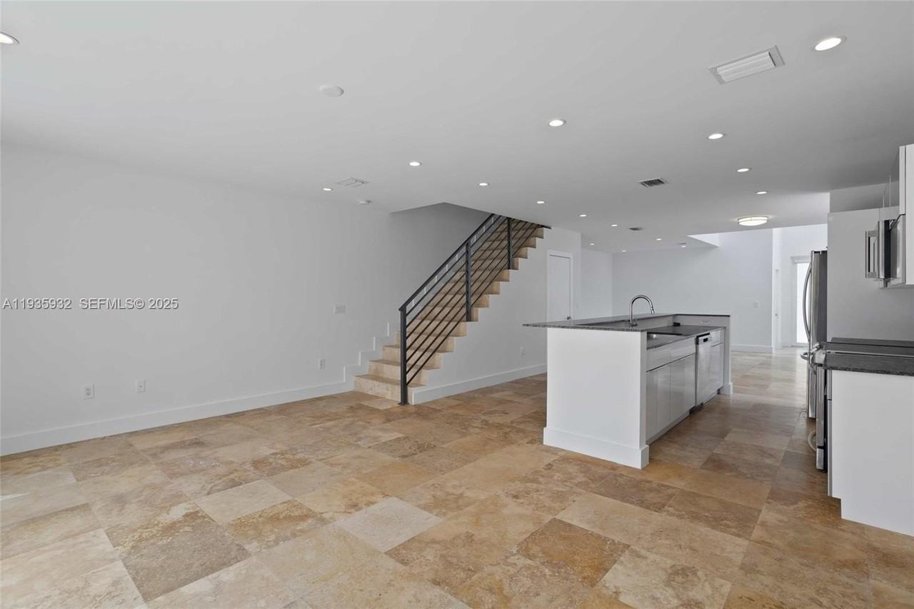 7004 Ne 5th Ave - Photo 5 of 36