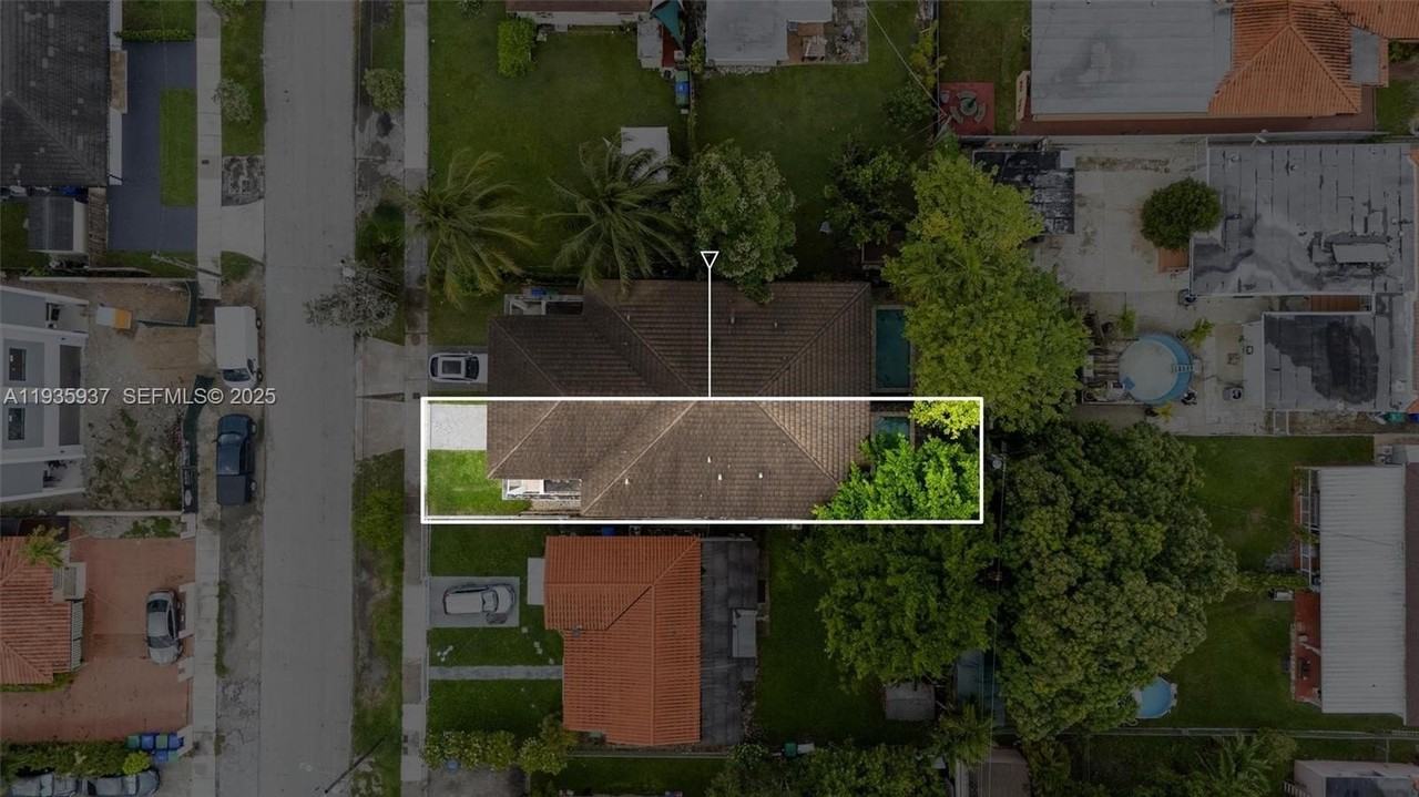 2784 Sw 34th Ave - Photo 3 of 50