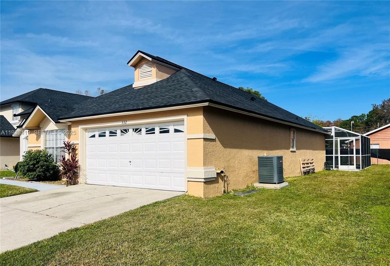 332 Oceanside Ct - Photo 2 of 11